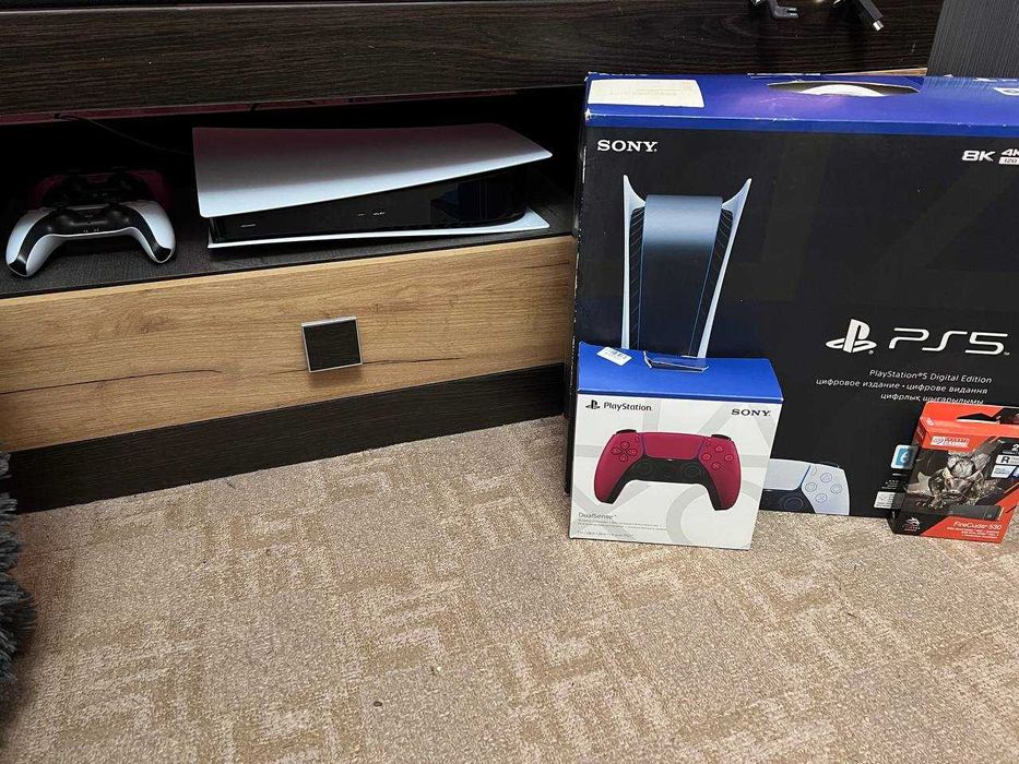 PlayStation 5 Digital Edition + геймпад + SSD 2 TB