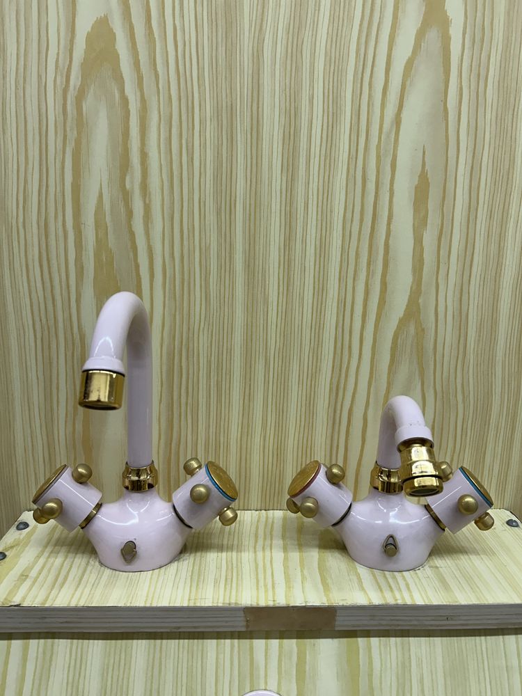 Conjunto Vintage de Torneias para WC