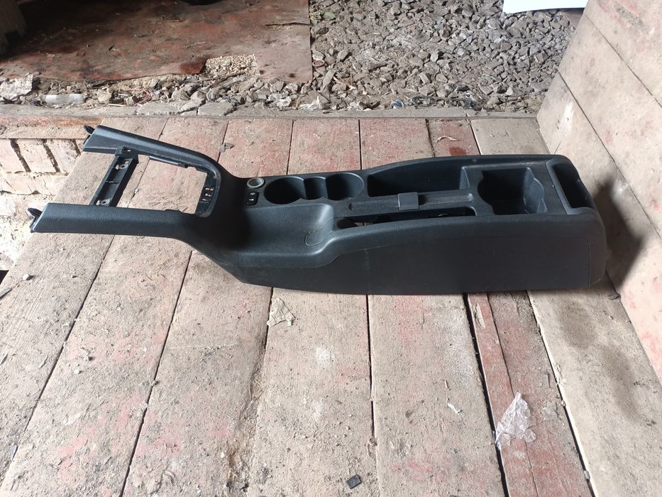 Центральна консоль торпеды панели Skoda Octavia A5 Yeti