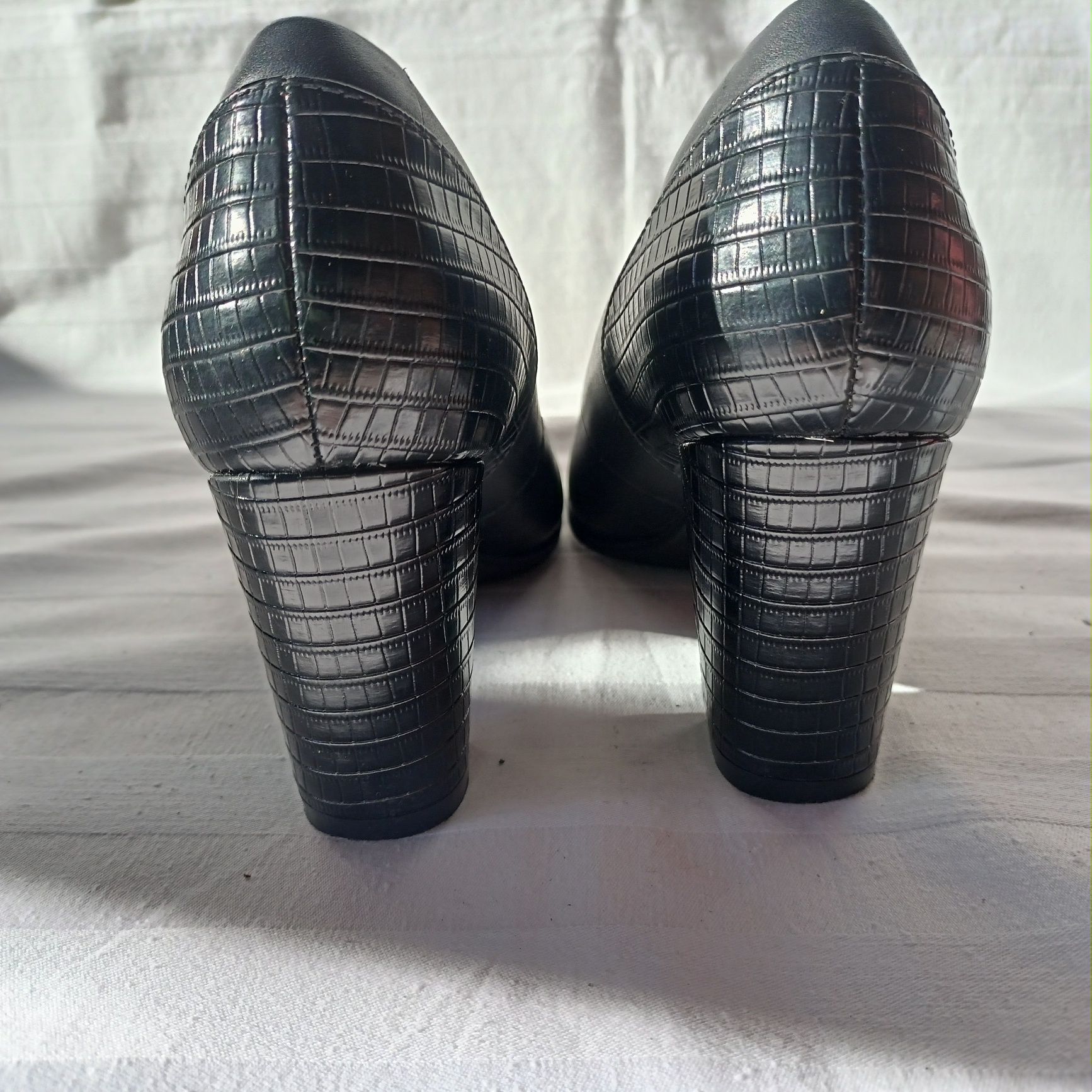 Clarks roz. 37 / UK 4 D / - dł. wkł. 23,5 cm - skóra - super stan