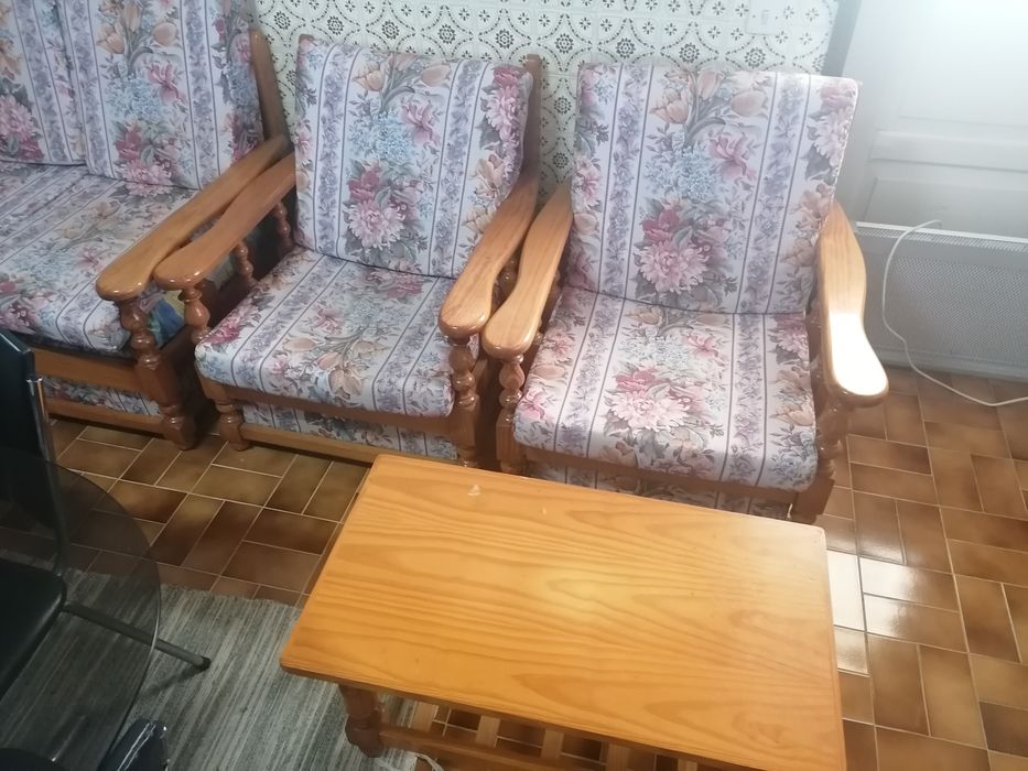 Sofá e mesa em bom estado estado