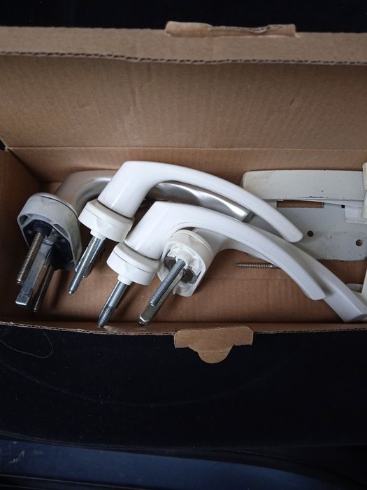 Продаються ручки вікон та дверей пластикових