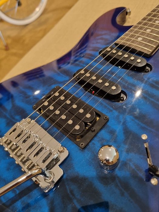 Guitarra Ibanez, cor azul