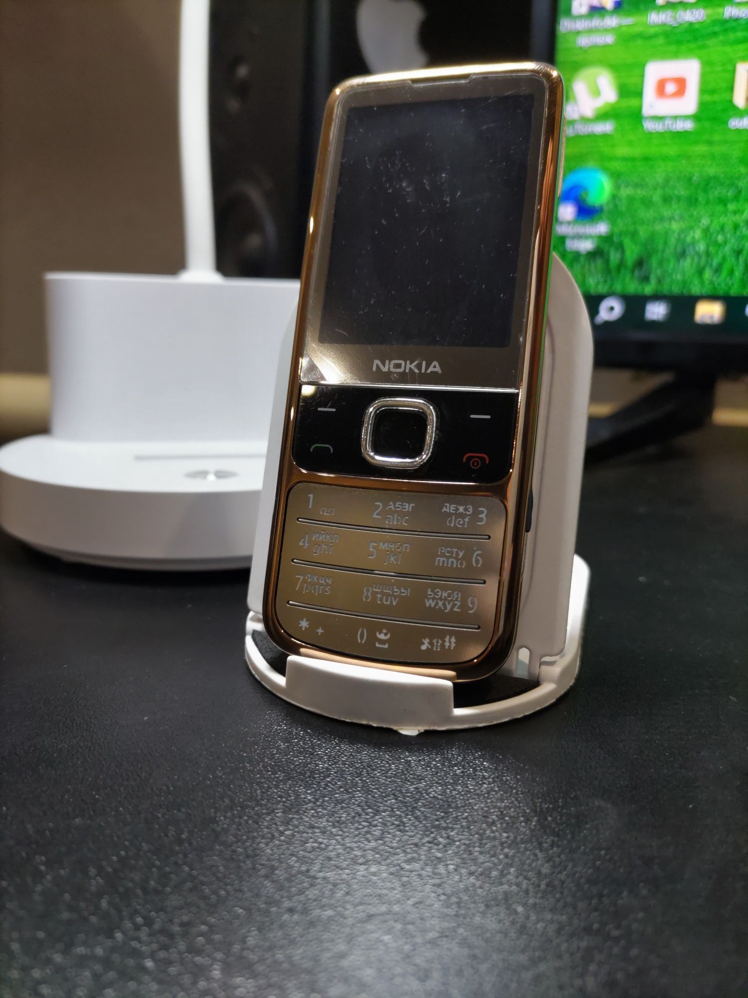 Nokia 6700c phone