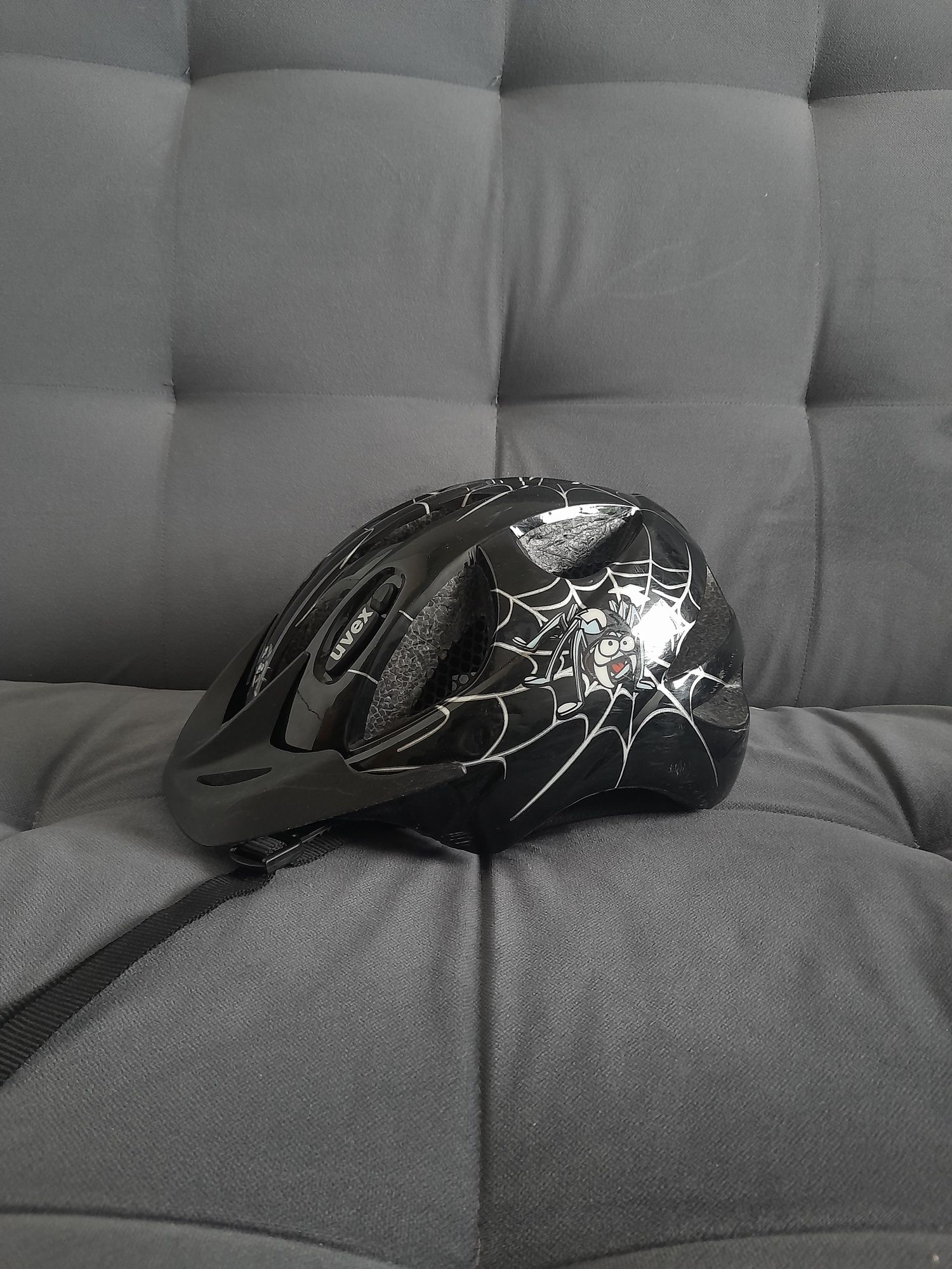 Kask z pająkiem dla dzieci pająk