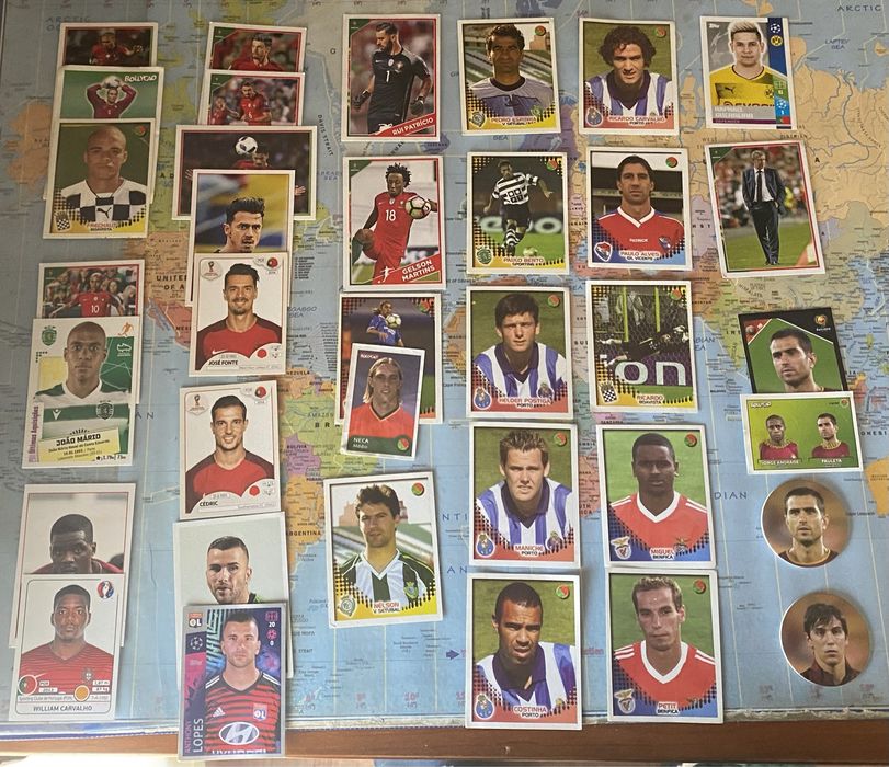Cromos de jogadores internacionais de Sporting, Benfica e Porto