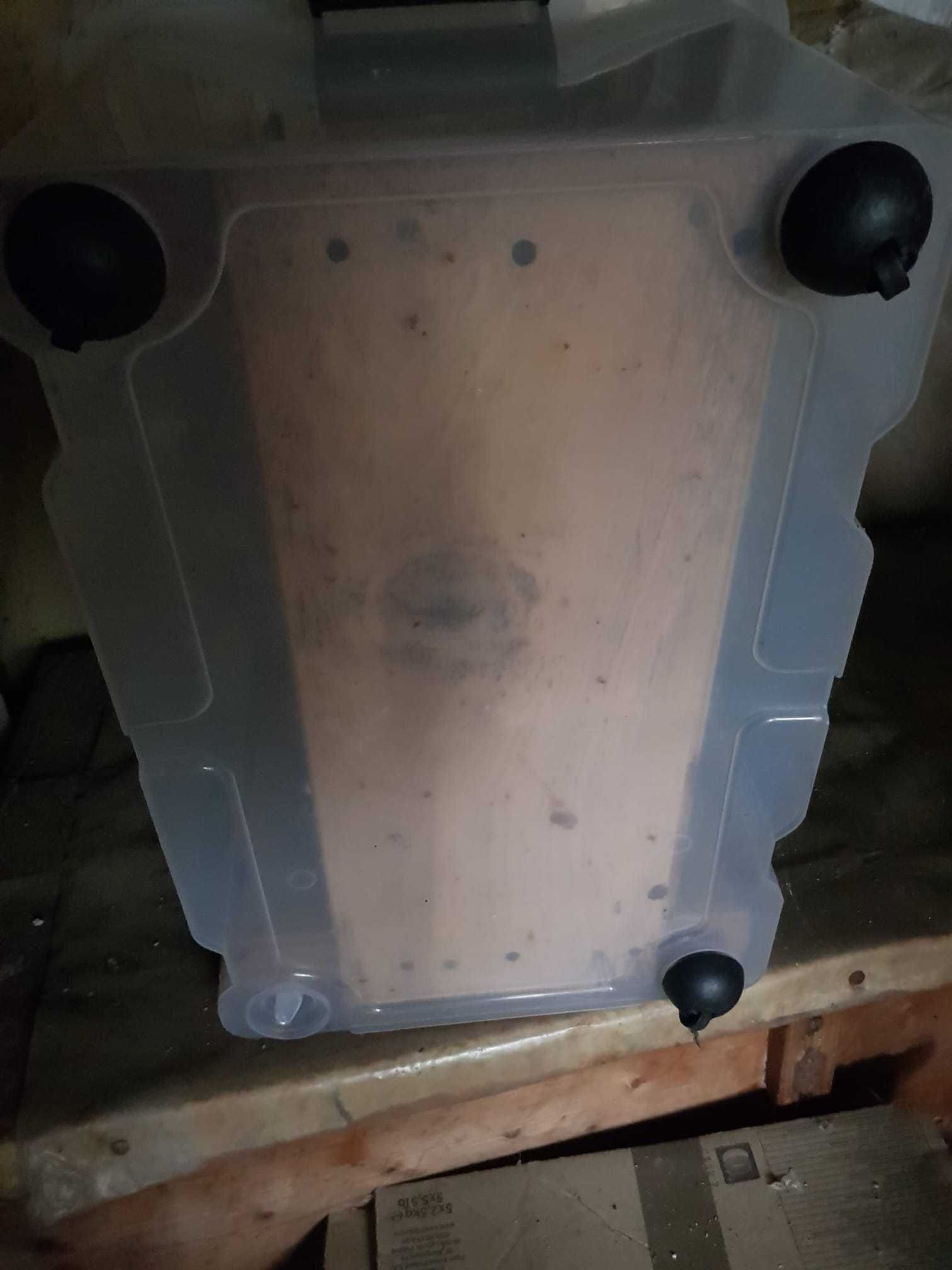 wytrzymałe plastikowe pojemniki z pokrywami, które sprawdzą się
