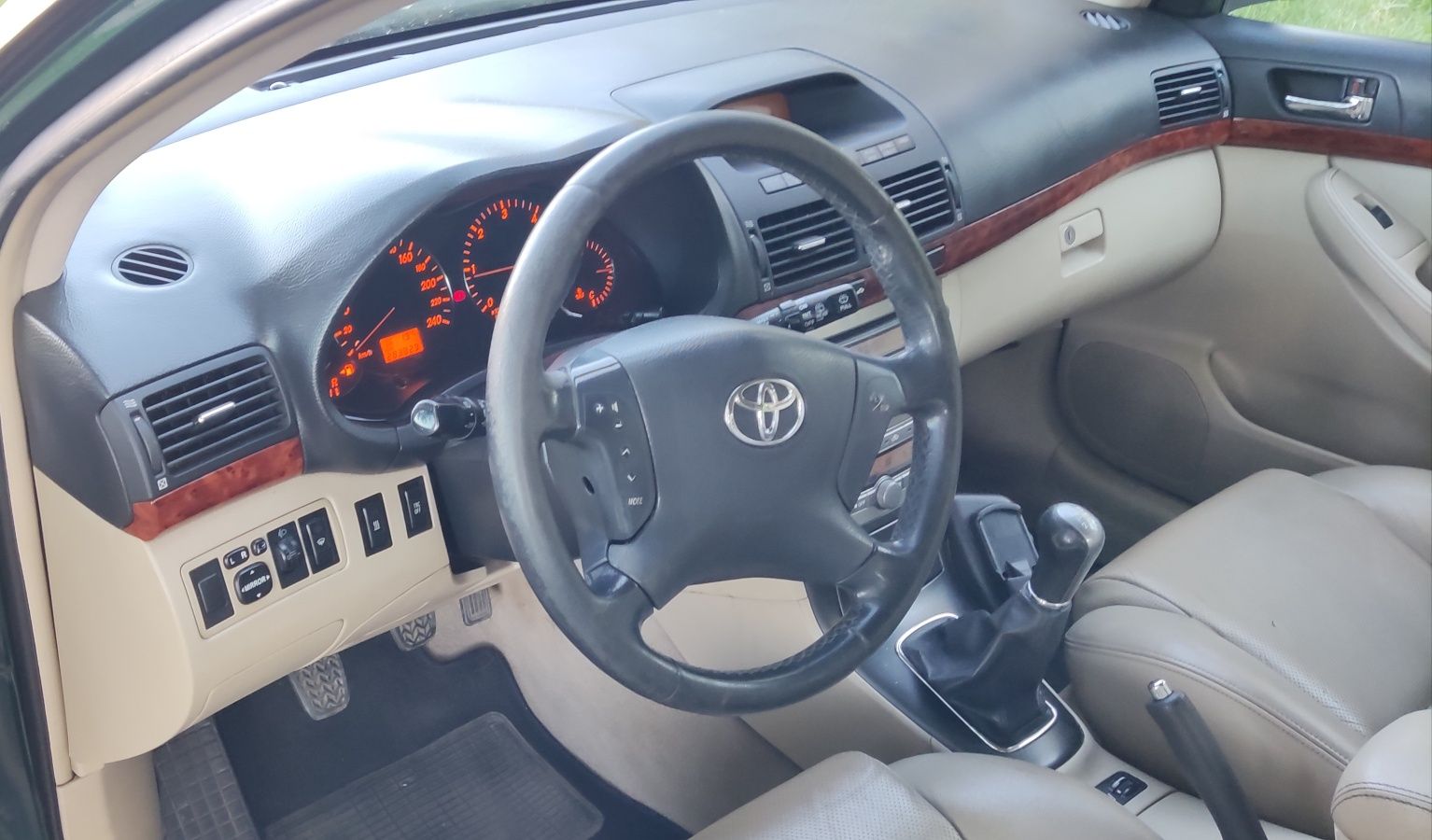 Toyota Avensis 2.0 D4D 2004/Beżowa skóra/Elektryka/ Właściciel od 8lat