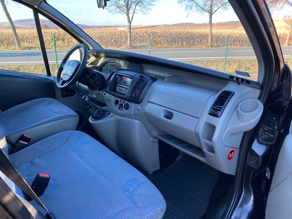 Renault Trafic Passenger 9 osób klima zadbany