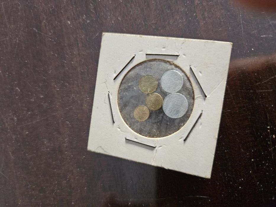 Coleção limitada de moedas de escudo em miniatura