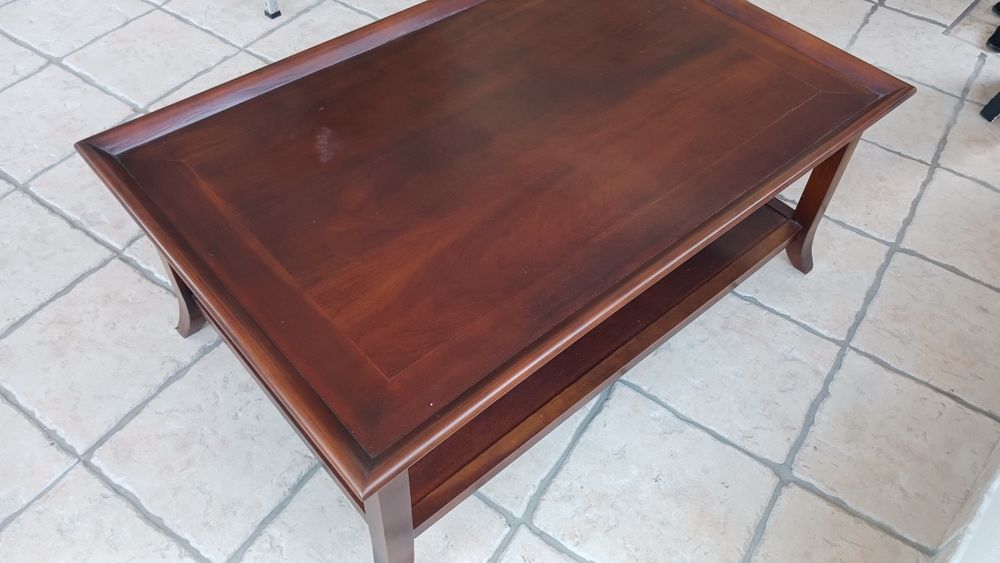 Mesa de dentro sala nova de exposição