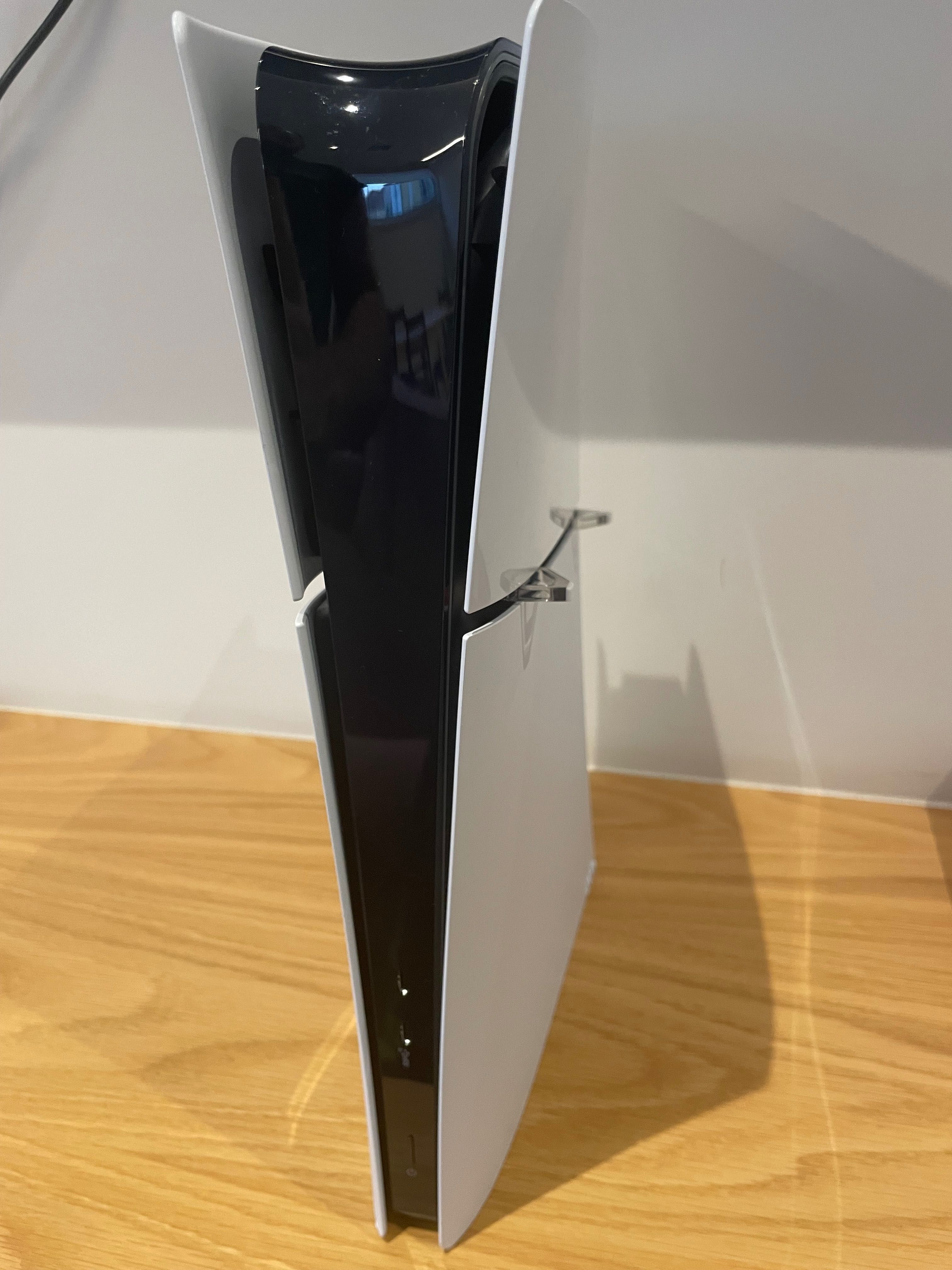 Vendo PS5 Slim Edição Digital 1TB como nova e com fatura.