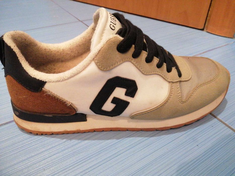 Кроссовки GUESS в отличном состоянии продаём так как не подошёл размер