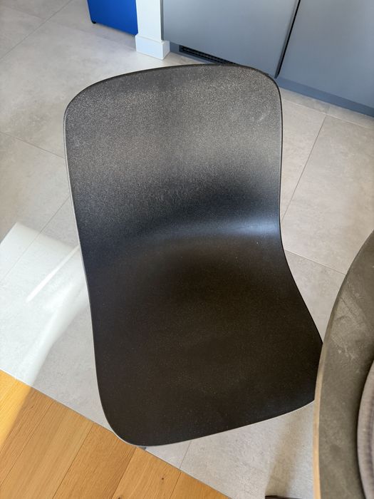 Okragły stół MARIEDAMM z kompletem krzeseł ODGER