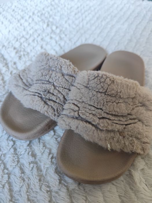 Buty kapcie damskie futerko używane