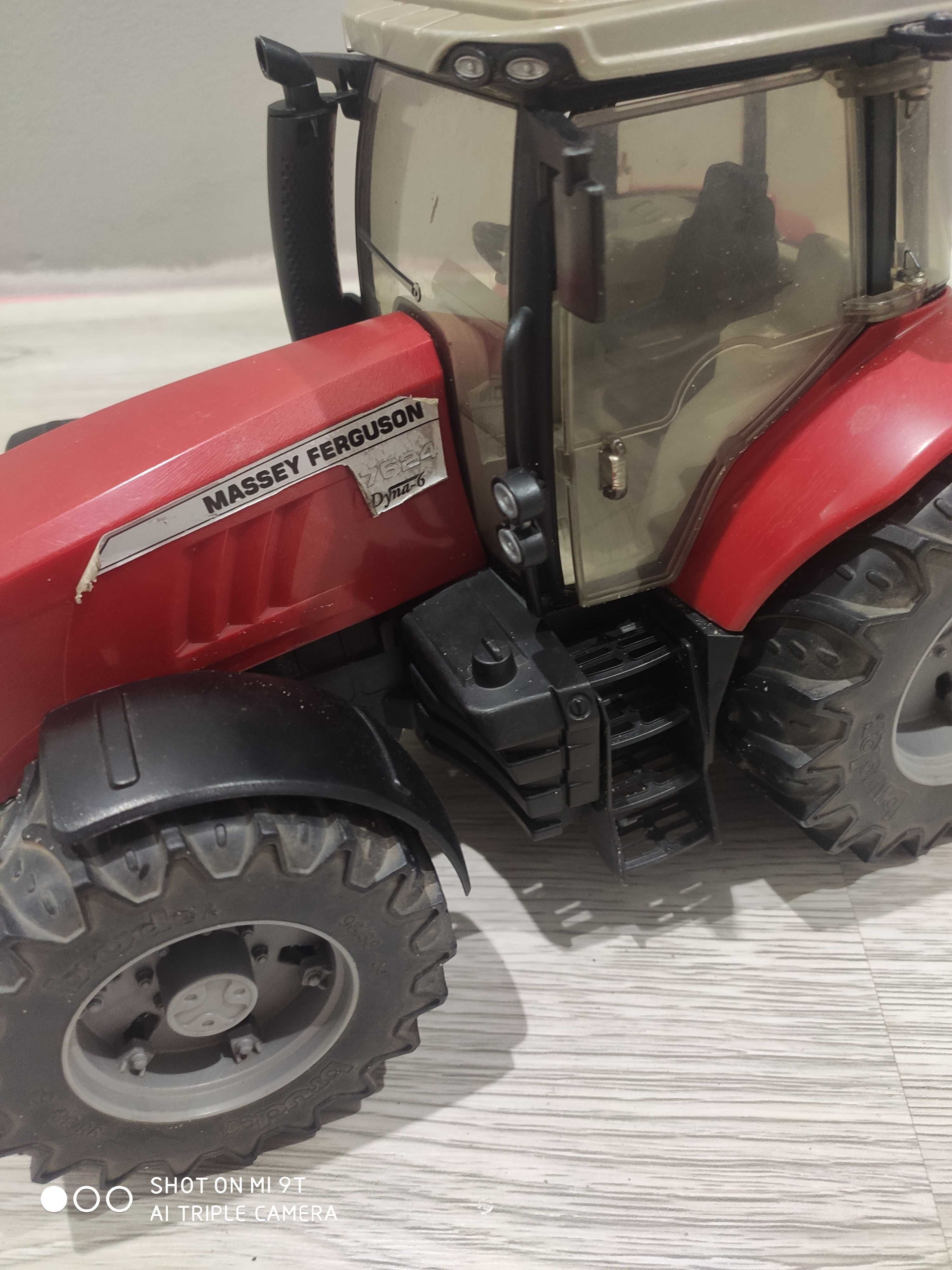 Ciągnik Bruder Massey Ferguson