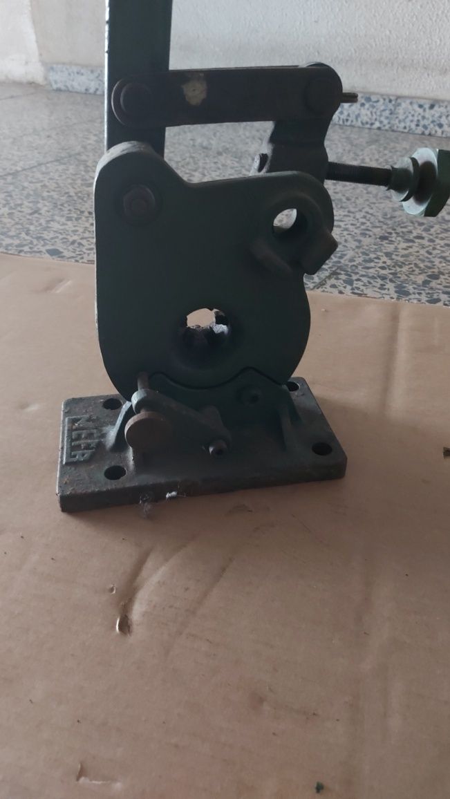 Maquina de prensar cravar tubos