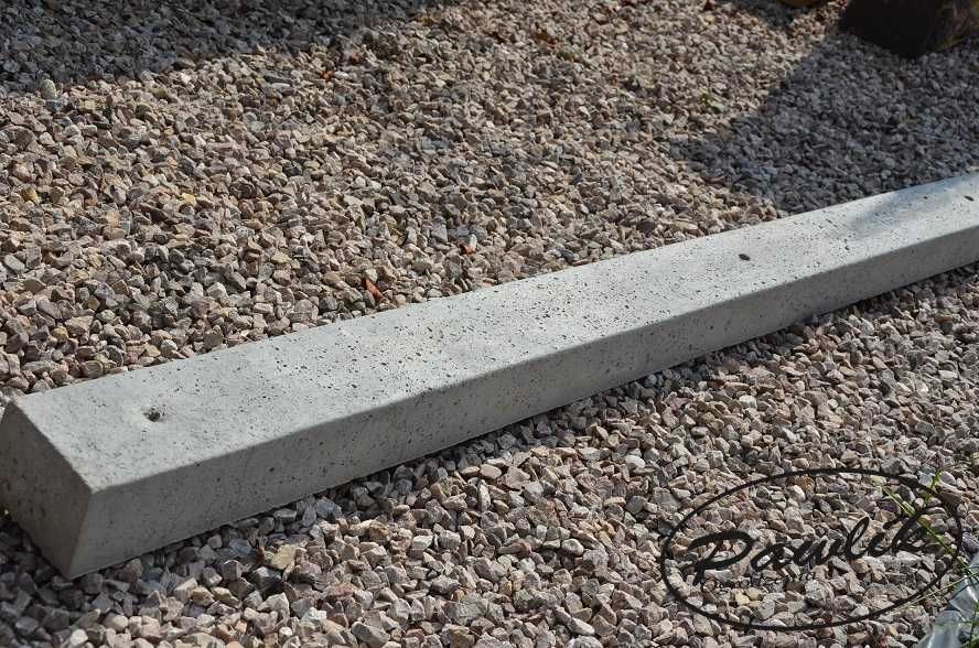 Słupek betonowy do malin | Siatka leśna  a+