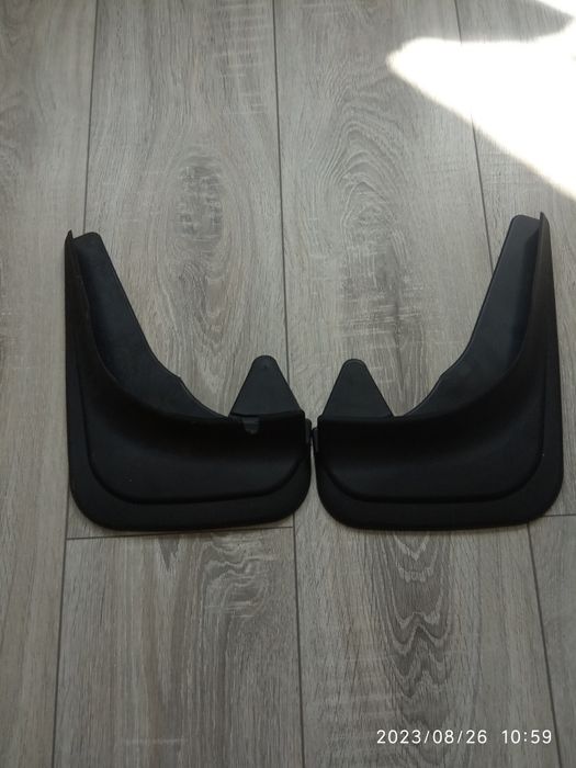 Бризковики передні універсальні