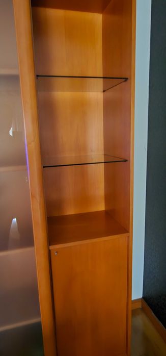 Cristaleira cerejeira maciça moderna