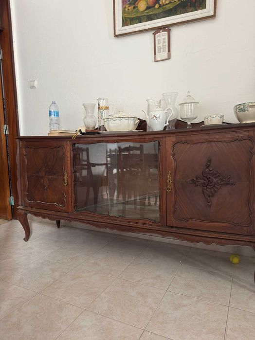 Aparador com Cristaleira