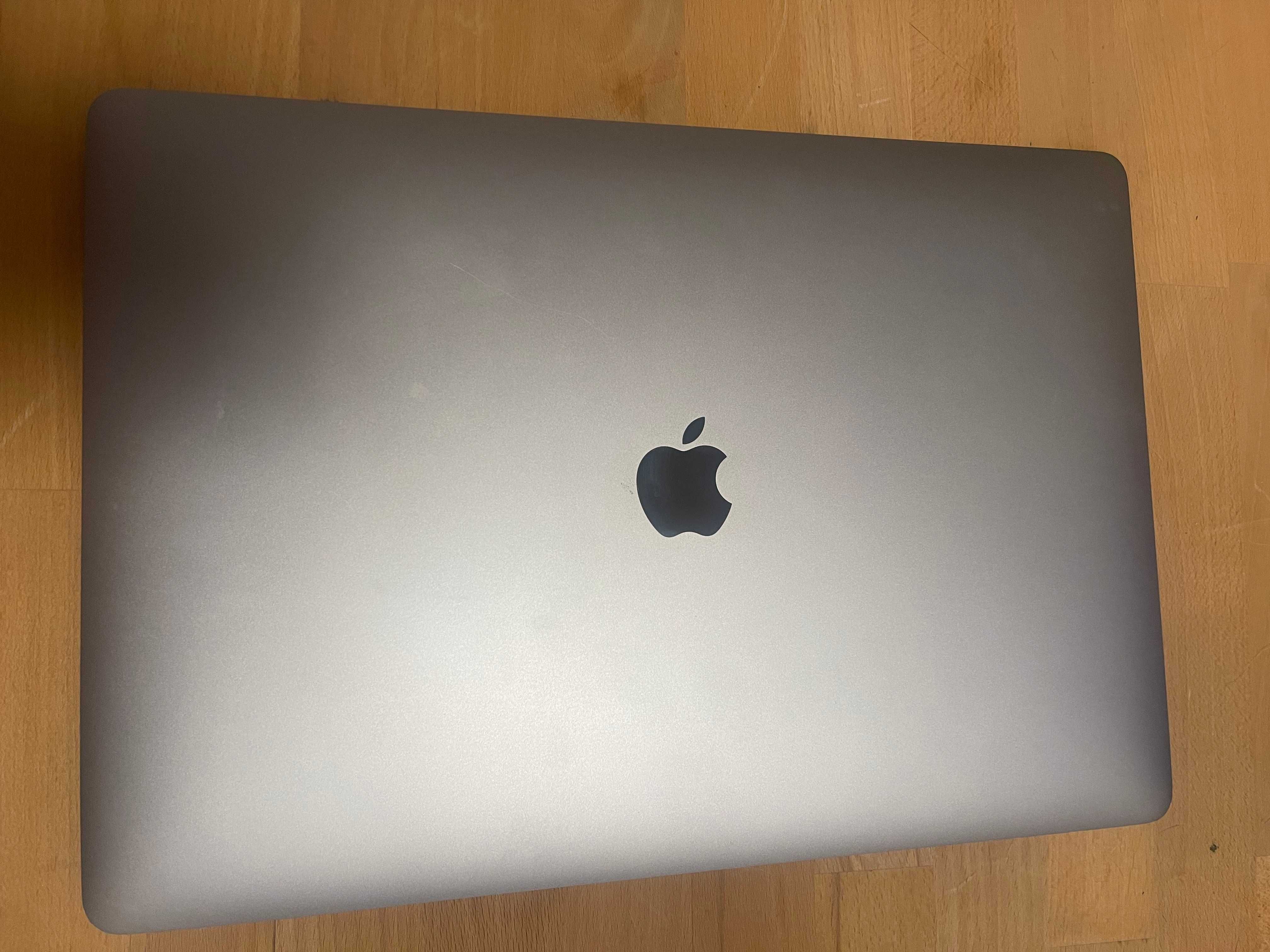 MacBook Pro 15-inch, A1707, 256SDD, 16GB Ram apple mac