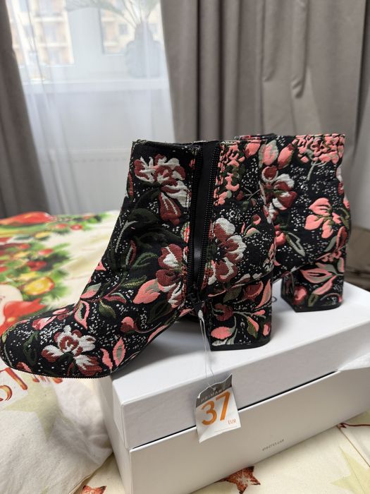 Продам нові ботинки