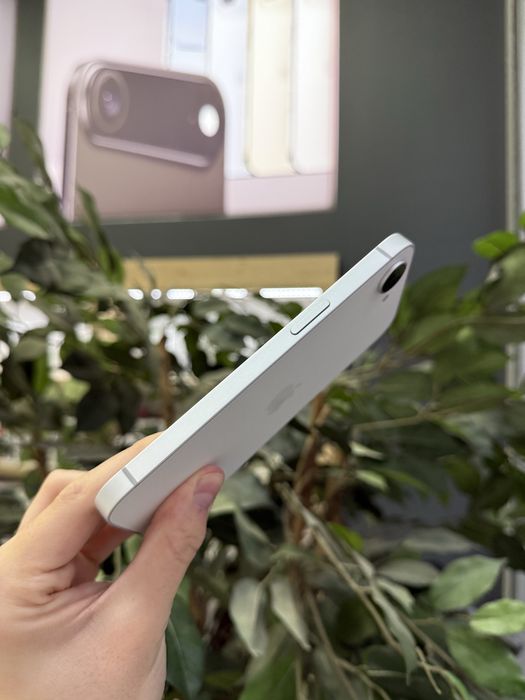 iPhone 16e 256GB White