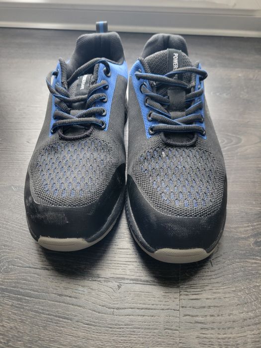 Продам кросівки робочі