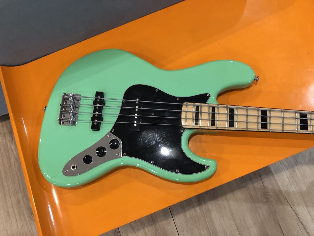 Baixo J e D jazz bass