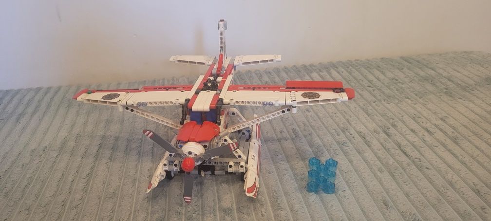 Klocki Lego Technic 42040 Samolot Strażacki 2w1