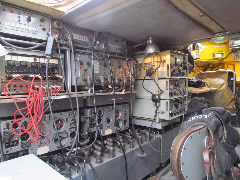 transporter SKOT ot64 radiostacja r123  anteny