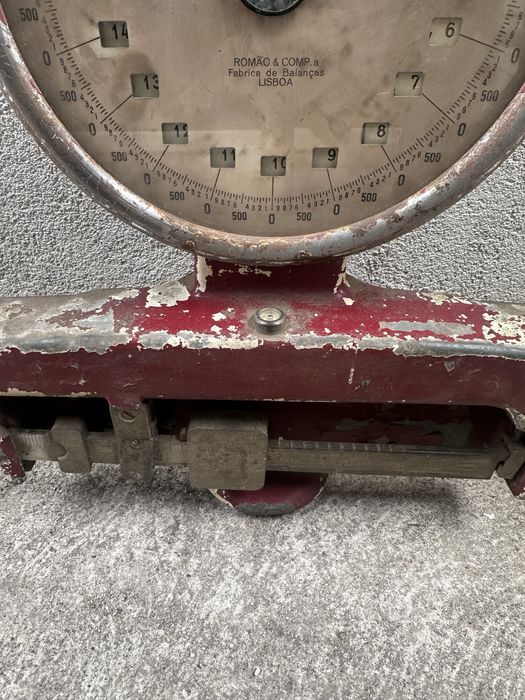 Balança antiga incompleta
