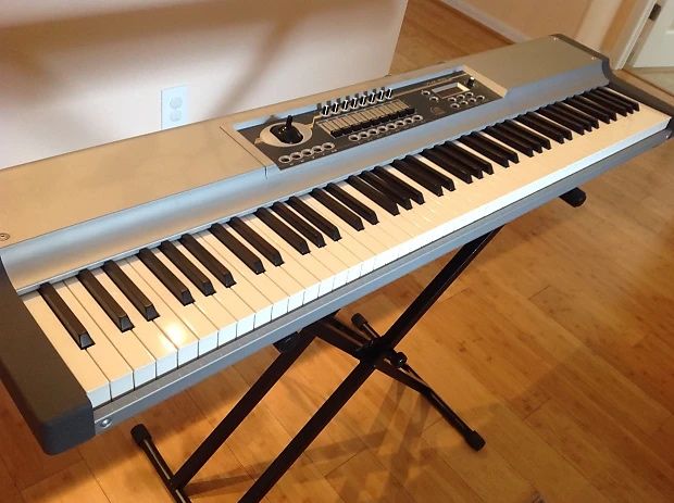 Studiologic VMK-188 Plus — професійна MIDI-клавіатура (Італія)