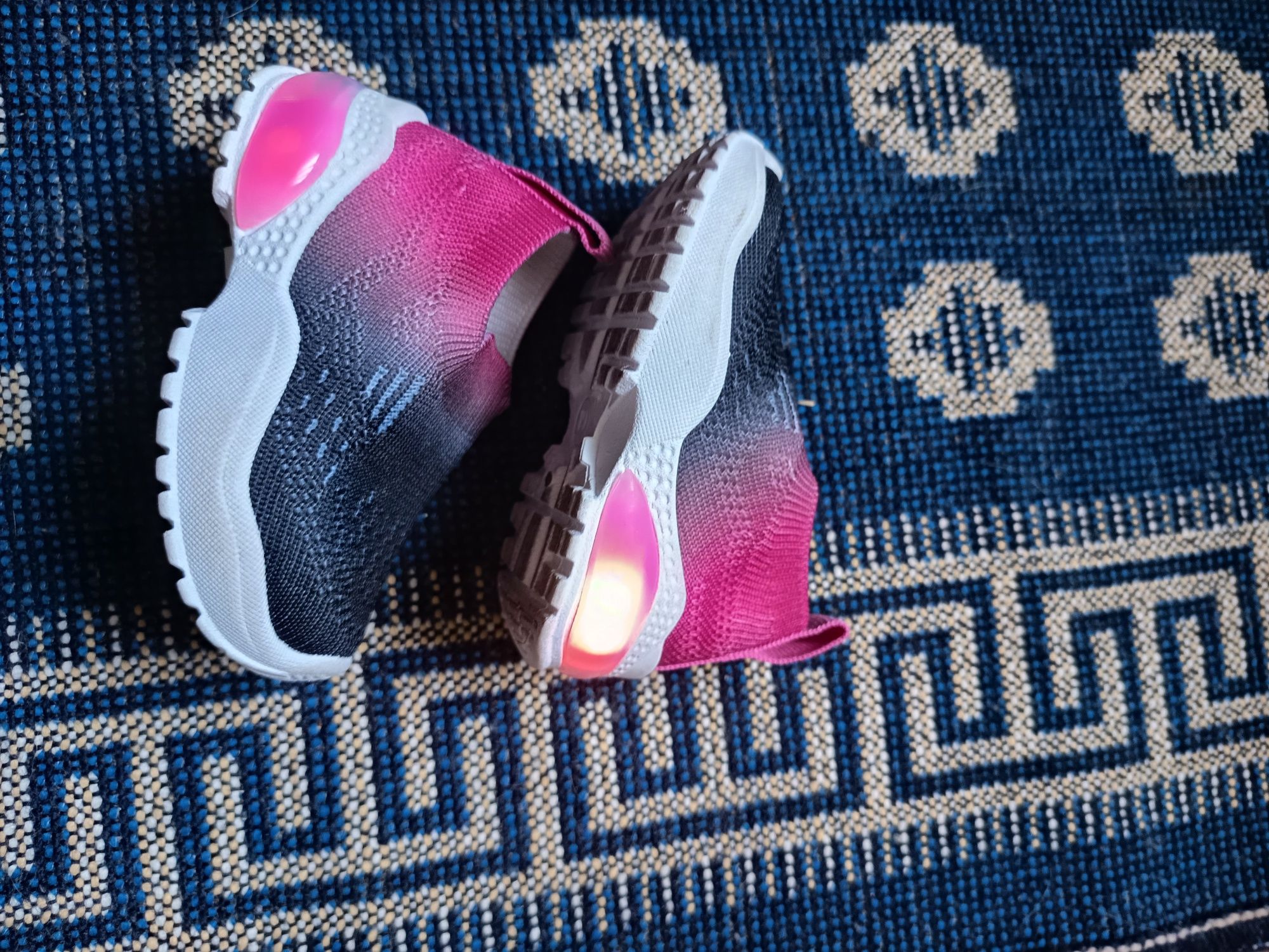 Sapatinhas de criança com luzes