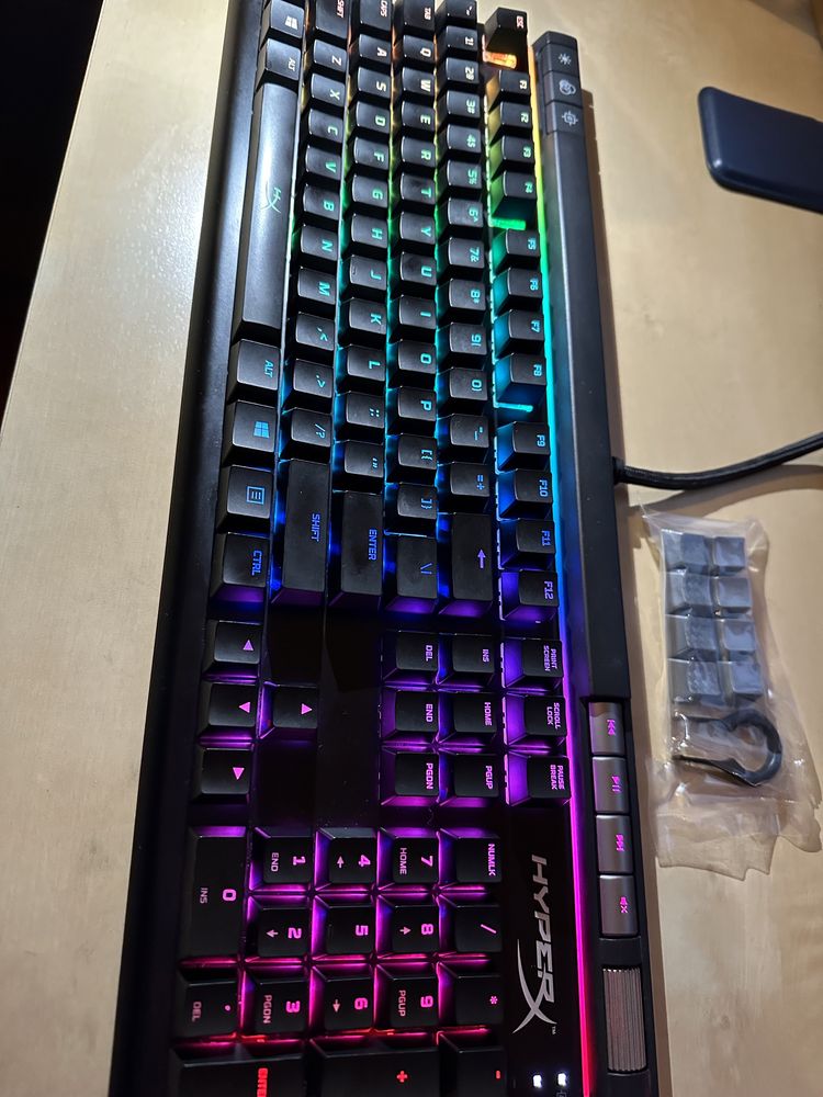 Teclado HyperX Alloy Elite RGB - Cherry MX Rgb Red