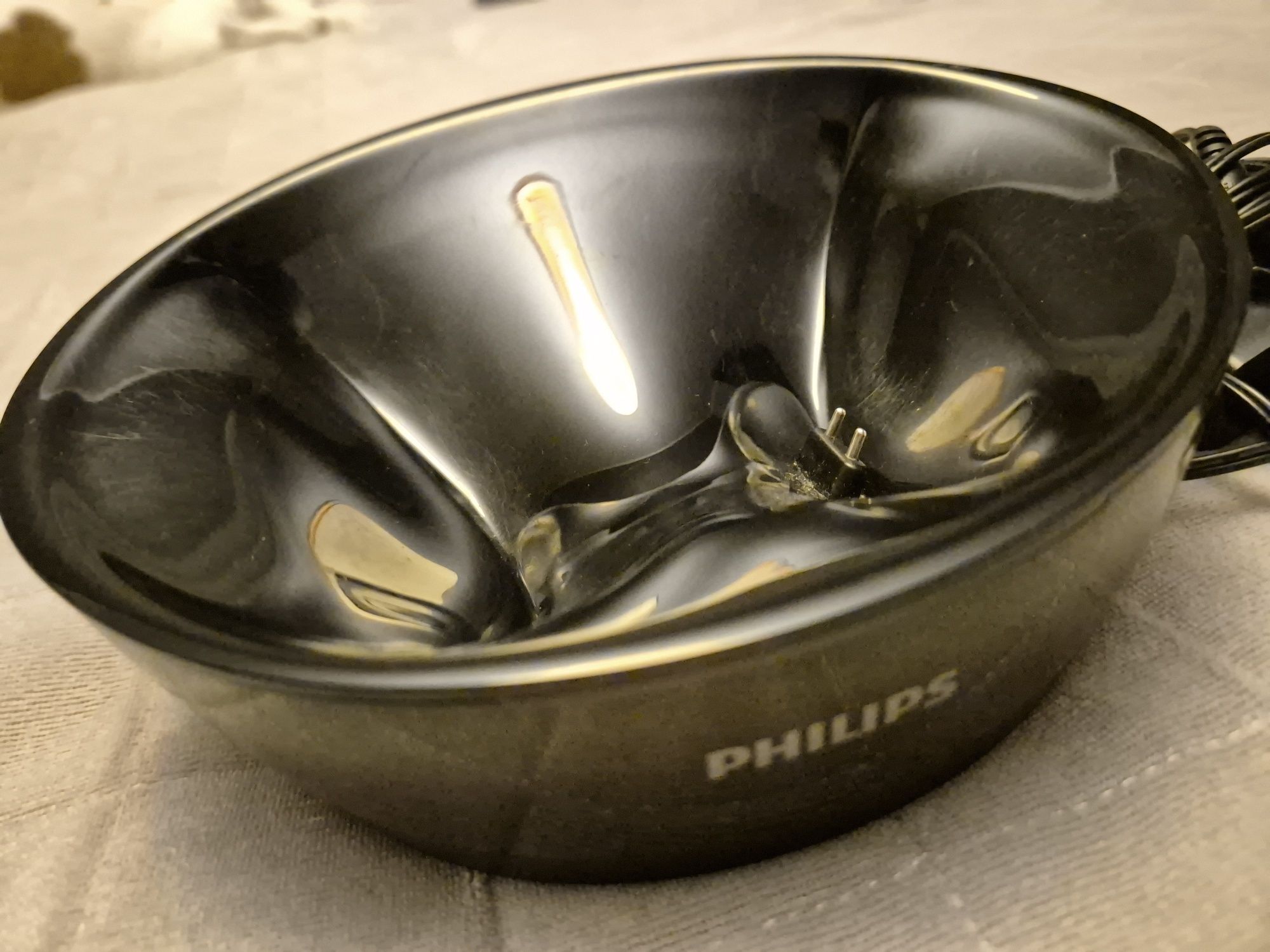 Stacja dokująca słuchawki Philips SHD8800/12  ładowarka
