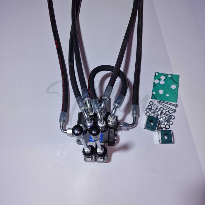 Rozdzielacz 2 Sekcje C-330 Hydrauliczny Zewnętrzny Skręcane Gniazda