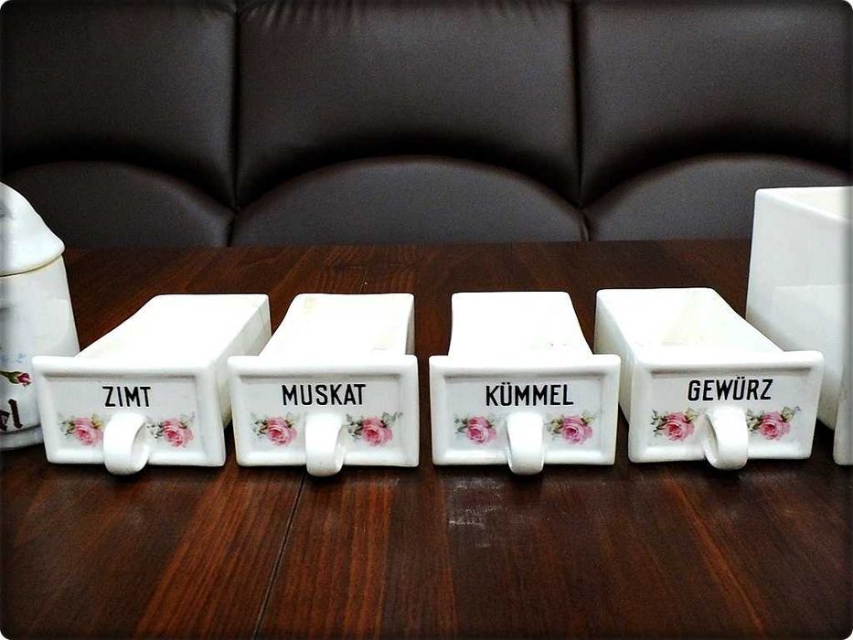 Zestaw Stare pojemniki kuchenne porcelana Roesler na przyprawy z PRL