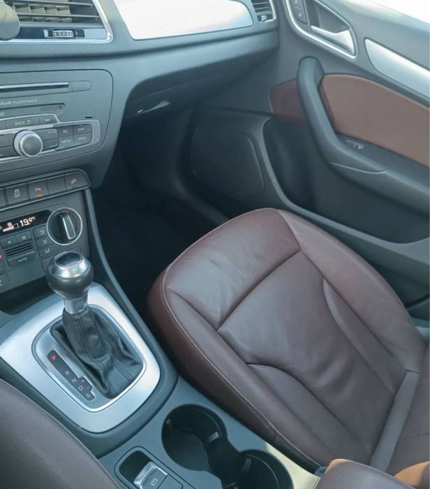 Автомобиль AUDI Q 3