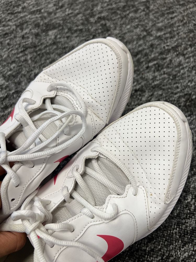 sprzedam buty Nike