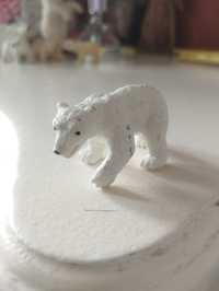 Figurka białego niedźwiedzia firmy Safari