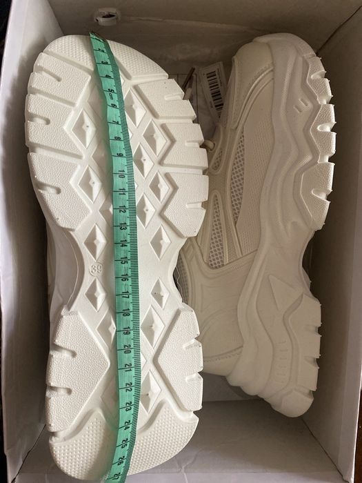 Кросівки спортивне взуття жіноче 38 розмір