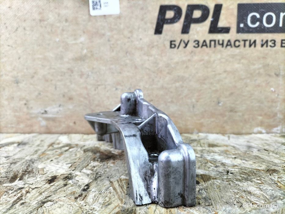 Infiniti Q50 2013-2021 3.5 Hybrid крышка головки ГБЦ левая бугель