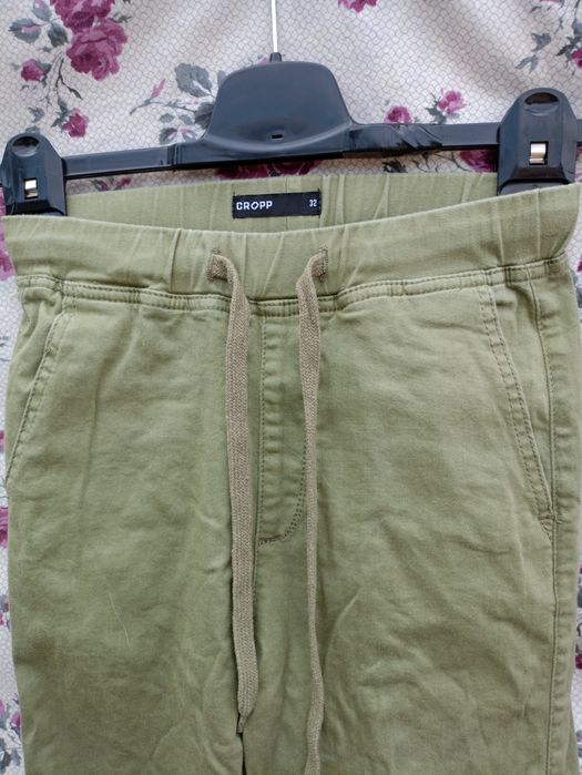 Zielone spodnie sportowe