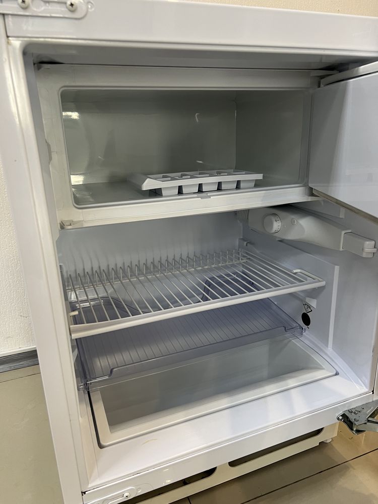 Ariston BTSZ 1632/HA мини холодильник