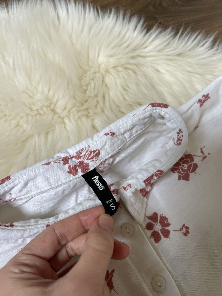 Sinsay biała bawełniana krótka bluzka koszula crop top w kwiatki S