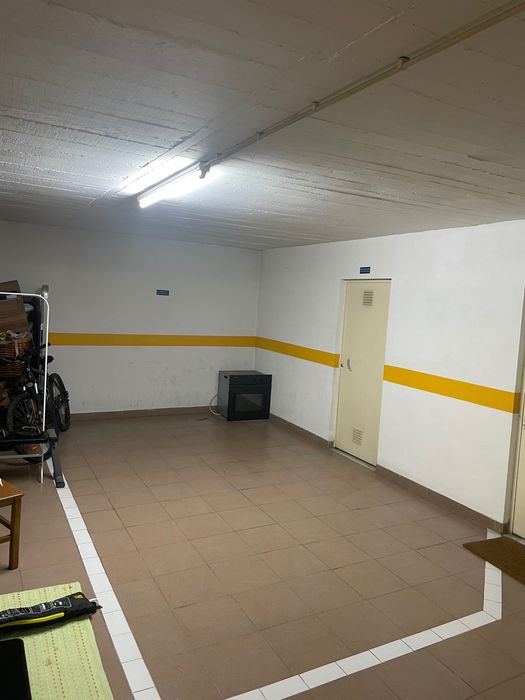 Lugar de garagem para aluguer - Fonte Santa (Loures) BAIXA DE PREÇO
