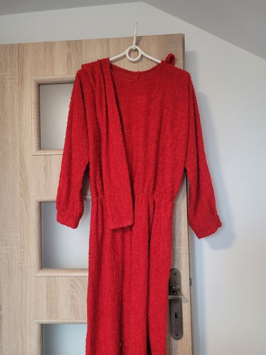 Czerwona sukienka z długim rękawem M/L