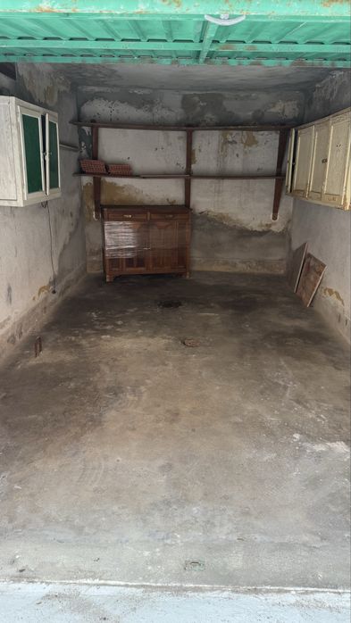 Garagem e espaço de estacionamento